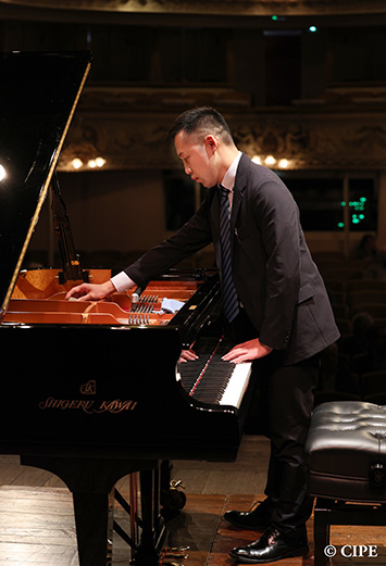 KAWAI MPA调律师正在调律